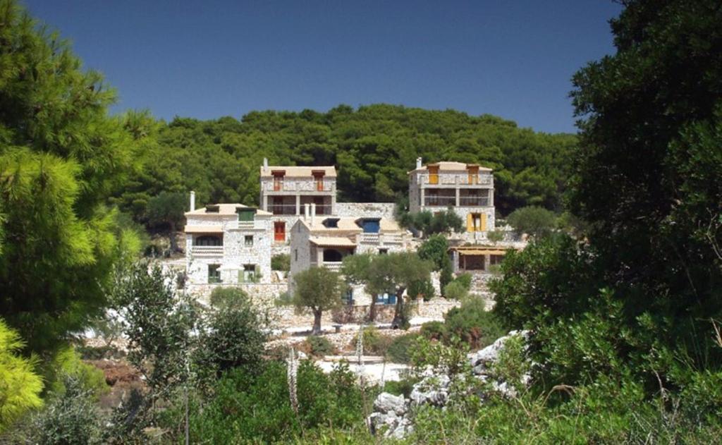 Revera Traditional Stone Villas, Apartments & Studios Keri Exterior foto