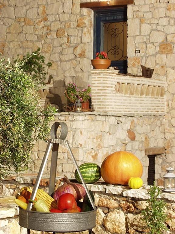 Revera Traditional Stone Villas, Apartments & Studios Keri Exterior foto