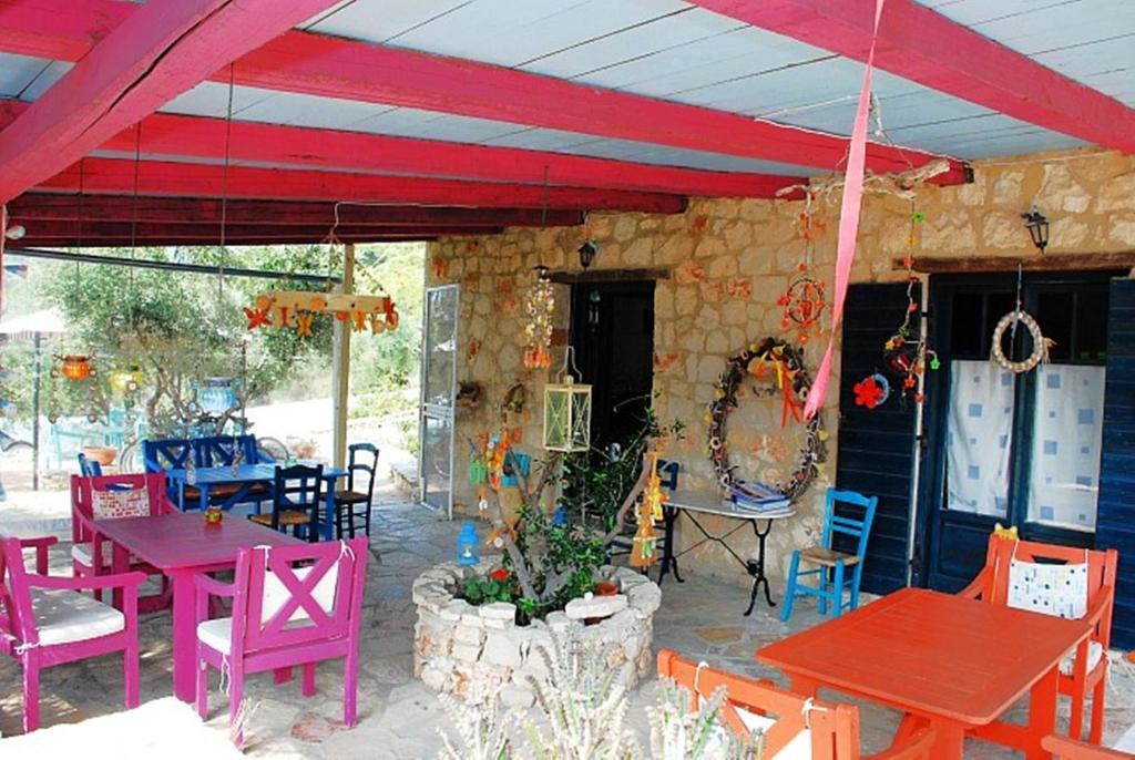 Revera Traditional Stone Villas, Apartments & Studios Keri Exterior foto