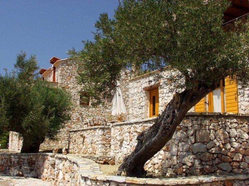 Revera Traditional Stone Villas, Apartments & Studios Keri Exterior foto